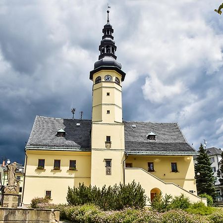Penzion U Skoly Staré Město Dış mekan fotoğraf